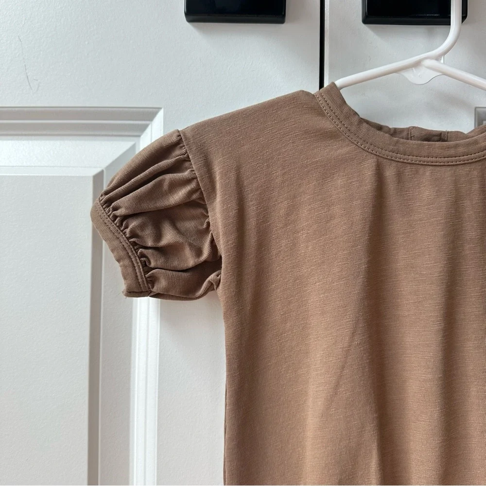 Kate Quinn Little Liam Girls Puff Sleeve Short Sleeve Tee Brown (Size 6-12 Mo)